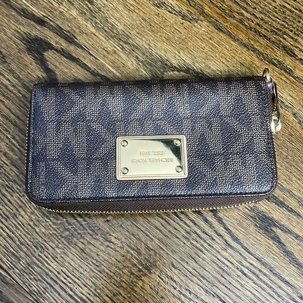 Michael kors wallet